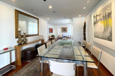 Apartamento à venda com 358m², 4 quartos e 4 vagas Apartamento à venda com 358m², 4 quartos e 4 vagasSala de Jantar