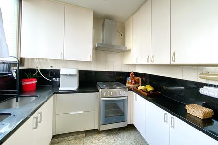 Apartamento à venda com 358m², 4 quartos e 4 vagas Apartamento à venda com 358m², 4 quartos e 4 vagasCozinha