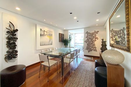 Apartamento à venda com 358m², 4 quartos e 4 vagas Apartamento à venda com 358m², 4 quartos e 4 vagasSala de Jantar