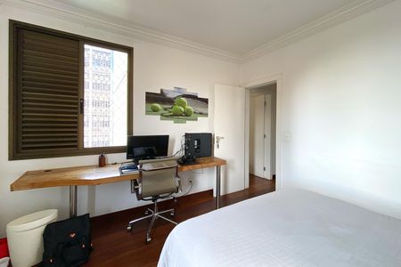 Apartamento à venda com 358m², 4 quartos e 4 vagas Apartamento à venda com 358m², 4 quartos e 4 vagasQuarto 3