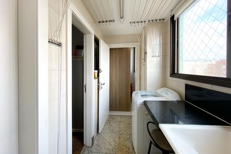 Apartamento à venda com 358m², 4 quartos e 4 vagas Apartamento à venda com 358m², 4 quartos e 4 vagasÁrea de Serviço