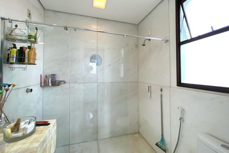 Apartamento à venda com 358m², 4 quartos e 4 vagas Apartamento à venda com 358m², 4 quartos e 4 vagasBanheiro da Suíte 1