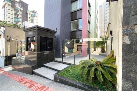 Apartamento à venda com 358m², 4 quartos e 4 vagas Apartamento à venda com 358m², 4 quartos e 4 vagasFachada