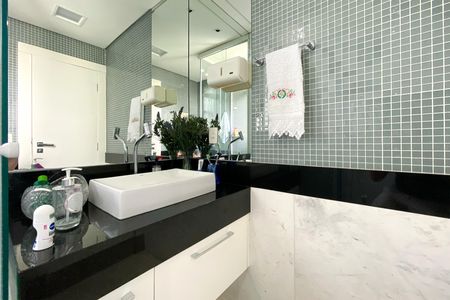 Apartamento à venda com 358m², 4 quartos e 4 vagas Apartamento à venda com 358m², 4 quartos e 4 vagasBanheiro