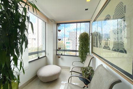 Apartamento à venda com 358m², 4 quartos e 4 vagas Apartamento à venda com 358m², 4 quartos e 4 vagasVaranda da Sala