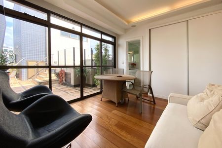 Apartamento à venda com 358m², 4 quartos e 4 vagas Apartamento à venda com 358m², 4 quartos e 4 vagasSala de Estar