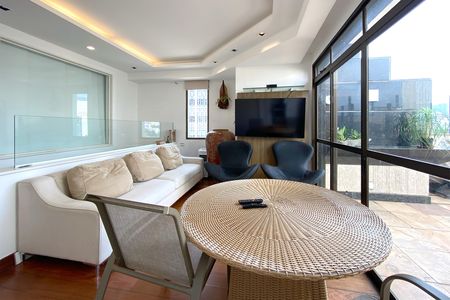 Apartamento à venda com 358m², 4 quartos e 4 vagas Apartamento à venda com 358m², 4 quartos e 4 vagasSala de Estar