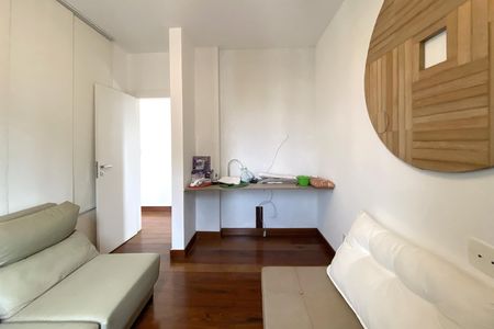 Apartamento à venda com 358m², 4 quartos e 4 vagas Apartamento à venda com 358m², 4 quartos e 4 vagasQuarto 2