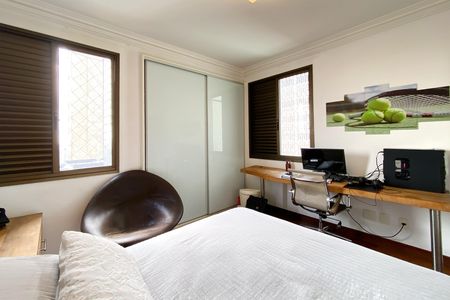Apartamento à venda com 358m², 4 quartos e 4 vagas Apartamento à venda com 358m², 4 quartos e 4 vagasQuarto 3