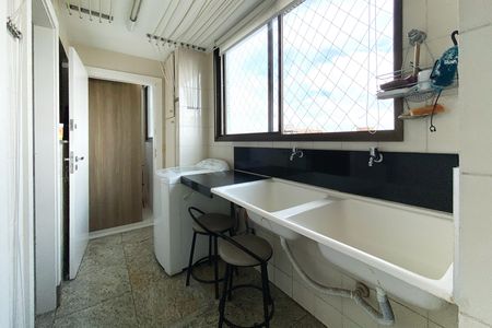 Apartamento à venda com 358m², 4 quartos e 4 vagas Apartamento à venda com 358m², 4 quartos e 4 vagasÁrea de Serviço