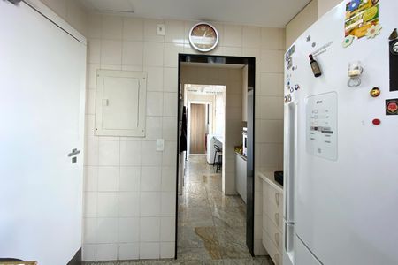 Apartamento à venda com 358m², 4 quartos e 4 vagas Apartamento à venda com 358m², 4 quartos e 4 vagasCozinha