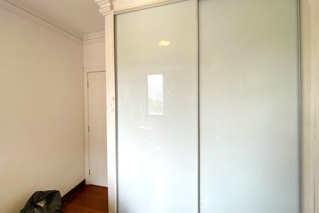 Apartamento à venda com 358m², 4 quartos e 4 vagas Apartamento à venda com 358m², 4 quartos e 4 vagasQuarto 4