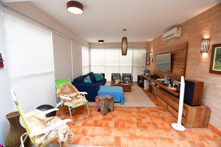 Casa à venda com 229m², 3 quartos e 1 vagaSala de TV