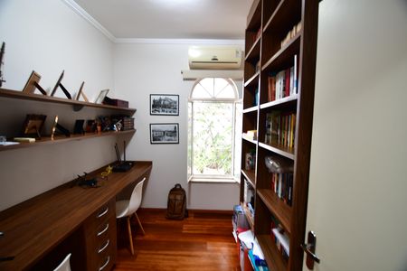 Casa à venda com 229m², 3 quartos e 1 vagaEscritório