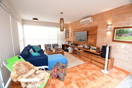 Casa à venda com 229m², 3 quartos e 1 vagaSala de TV