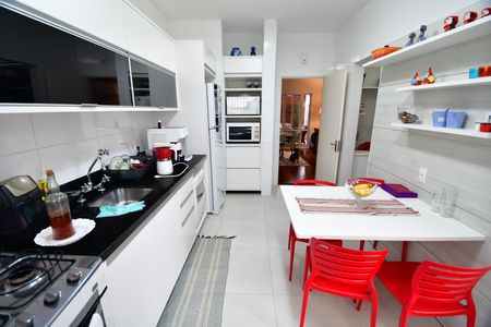 Casa à venda com 229m², 3 quartos e 1 vagaCozinha