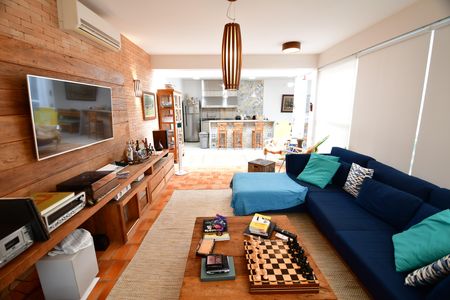 Casa à venda com 229m², 3 quartos e 1 vagaSala de TV
