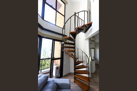 Apartamento para alugar com 72m², 2 quartos e sem vagaescada