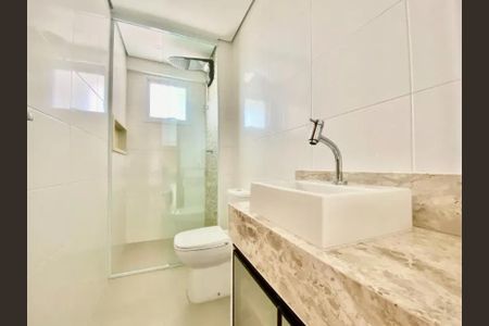 Apartamento para alugar com 68m², 2 quartos e 1 vaga Apartamento para alugar com 68m², 2 quartos e 1 vagaBanheiro social