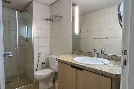 Banheiro de apartamento para alugar com 1 quarto, 60m² em Boqueirão, Santos