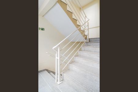 Apartamento à venda com 37m², 1 quarto e 1 vaga Apartamento à venda com 37m², 1 quarto e 1 vagaEscada