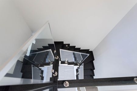 Escada de casa à venda com 3 quartos, 174m² em Planalto, Belo Horizonte