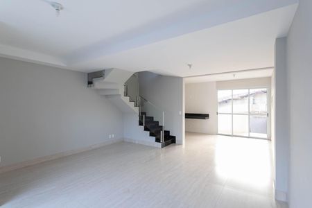 Sala de casa à venda com 3 quartos, 174m² em Planalto, Belo Horizonte