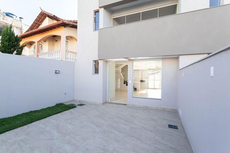 Casa para alugar com 174m², 3 quartos e 3 vagasEntrada