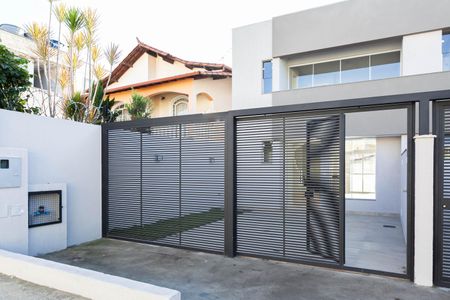 Casa para alugar com 174m², 3 quartos e 3 vagasFachada