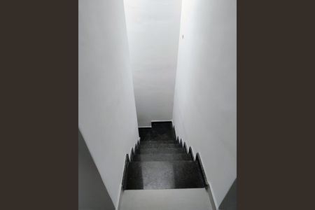 Casa de condomínio à venda com 94m², 3 quartos e 2 vagas Casa de condomínio à venda com 94m², 3 quartos e 2 vagasEscada