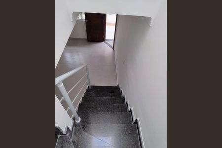 Casa de condomínio à venda com 94m², 3 quartos e 2 vagas Casa de condomínio à venda com 94m², 3 quartos e 2 vagasEscada