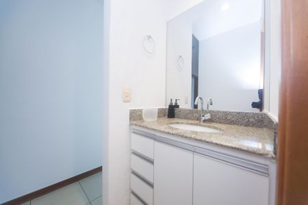 Apartamento à venda com 83m², 3 quartos e 2 vagas Apartamento à venda com 83m², 3 quartos e 2 vagasBanheiro Social