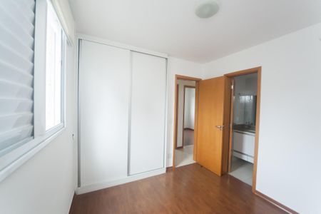 Apartamento à venda com 83m², 3 quartos e 2 vagas Apartamento à venda com 83m², 3 quartos e 2 vagassuite