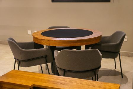 Apartamento para alugar com 61m², 2 quartos e 1 vaga Apartamento para alugar com 61m², 2 quartos e 1 vagaSala de Jogos
