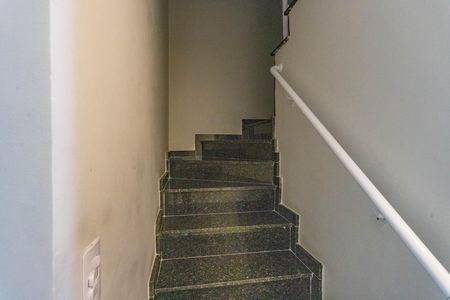Escada  de casa à venda com 3 quartos, 90m² em Piraporinha, Diadema