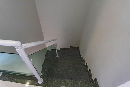 Casa à venda com 90m², 3 quartos e 1 vaga Casa à venda com 90m², 3 quartos e 1 vagaEscada