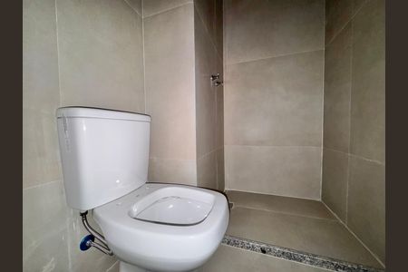 Apartamento à venda com 85m², 2 quartos e 1 vaga Apartamento à venda com 85m², 2 quartos e 1 vagaBanheiro Social