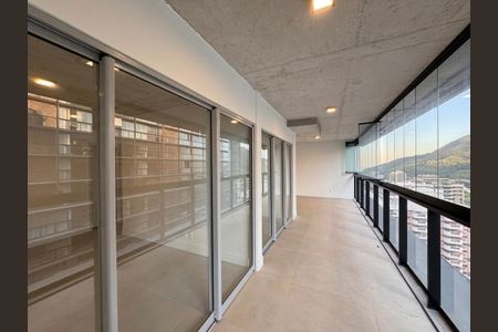 Apartamento à venda com 85m², 2 quartos e 1 vaga Apartamento à venda com 85m², 2 quartos e 1 vagaVaranda