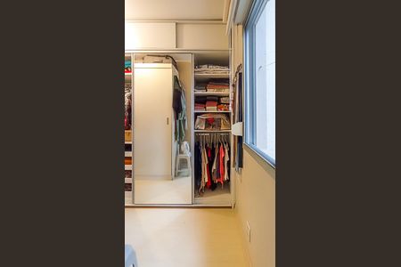 Apartamento à venda com 160m², 4 quartos e 2 vagas Apartamento à venda com 160m², 4 quartos e 2 vagasCloset
