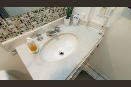 Banheiro suite  de apartamento à venda com 4 quartos, 160m² em Nonoai, Porto Alegre