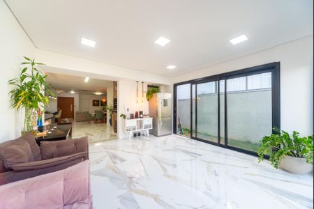 Sala de estar de casa de condomínio para alugar com 5 quartos, 300m² em Sítio São José, Viamão