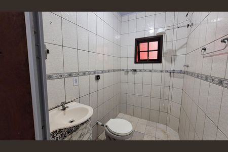 Banheiro de casa para alugar com 1 quarto, 40m² em Jardim Luciana, Itaquaquecetuba