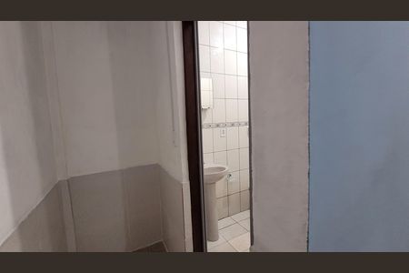 Banheiro de casa para alugar com 1 quarto, 42m² em Jardim Luciana, Itaquaquecetuba