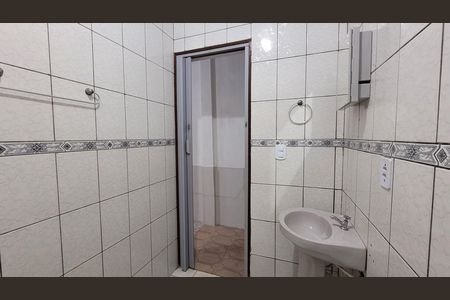Banheiro de casa para alugar com 1 quarto, 42m² em Jardim Luciana, Itaquaquecetuba
