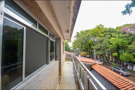 Casa para alugar com 360m², 4 quartos e 10 vagas Casa para alugar com 360m², 4 quartos e 10 vagasSala - Sacada