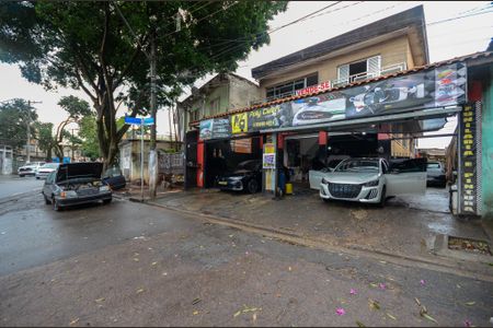 Casa para alugar com 360m², 4 quartos e 10 vagas Casa para alugar com 360m², 4 quartos e 10 vagasFachada
