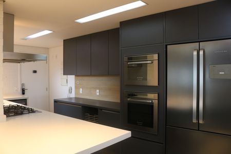 Apartamento à venda com 241m², 4 quartos e 3 vagasCozinha