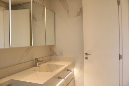 Apartamento à venda com 241m², 4 quartos e 3 vagasBanheiro 2