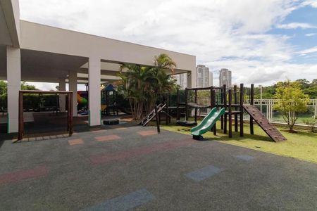 Apartamento à venda com 241m², 4 quartos e 3 vagas Apartamento à venda com 241m², 4 quartos e 3 vagasÁrea comum - Playground
