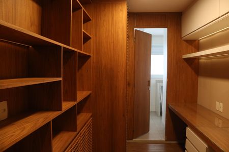 Apartamento à venda com 241m², 4 quartos e 3 vagasEscritório